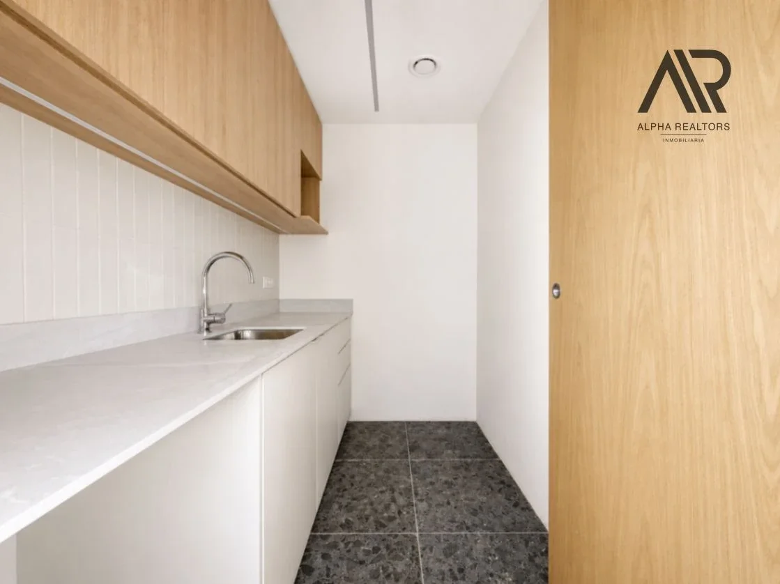 Venta oficina Ciudad Vieja con 2 cocheras - Imagen 5