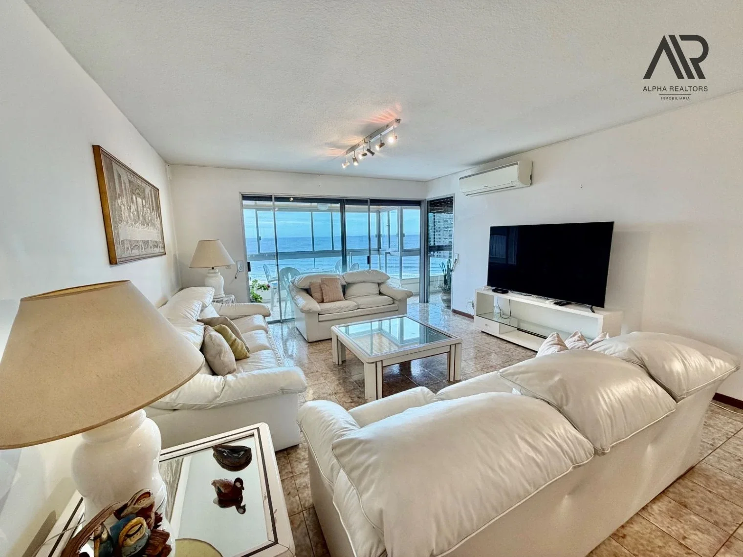 Apartamento en venta c/ cochera en Playa Mansa - Imagen 2