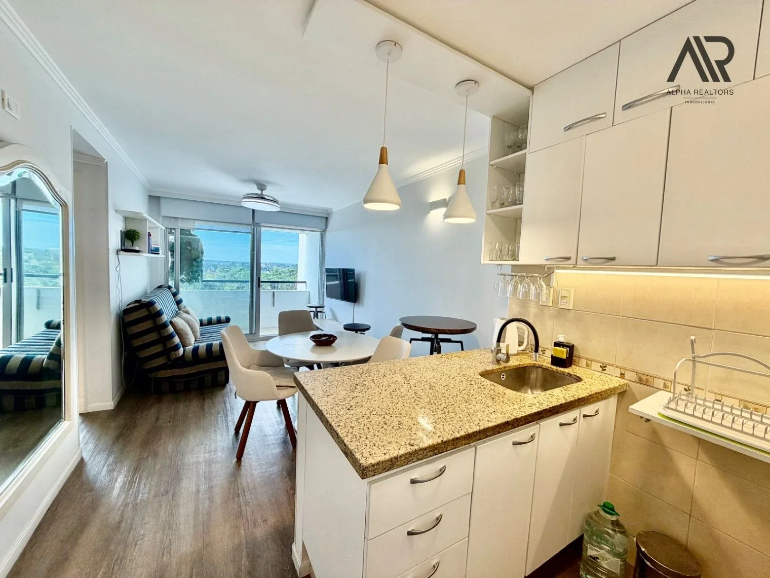 Apartamento en venta c/ cochera en Cantegril - Imagen 2