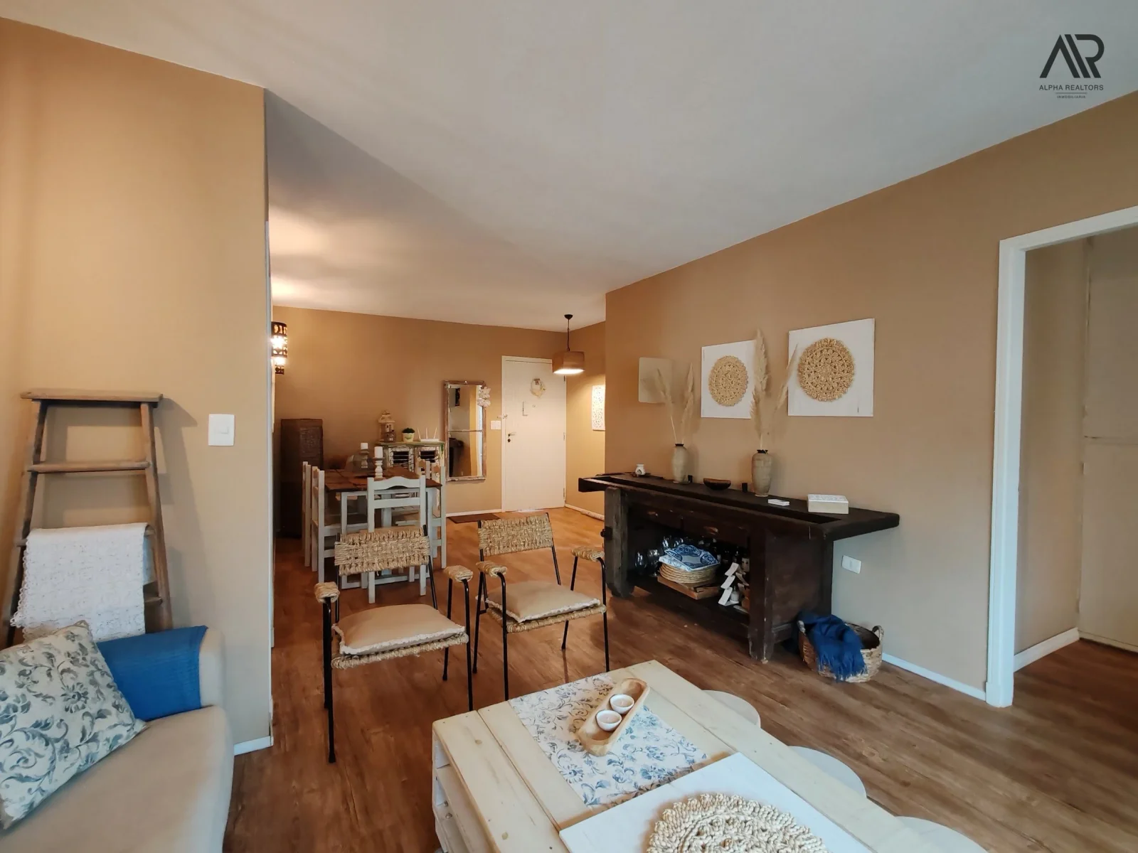 Acogedor apartamento de 3 dormitorios, 2 baños y 1 cochera en Punta del Este - Imagen 2