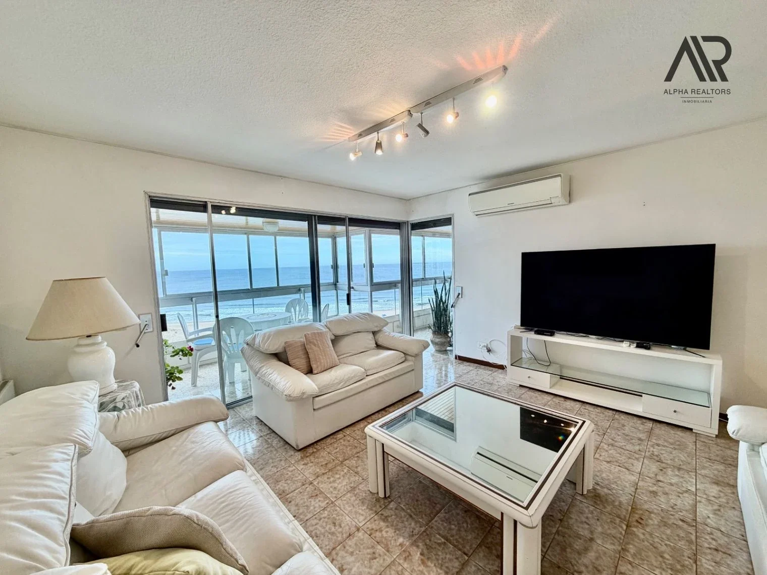 Apartamento en venta c/ cochera en Playa Mansa - Imagen 3