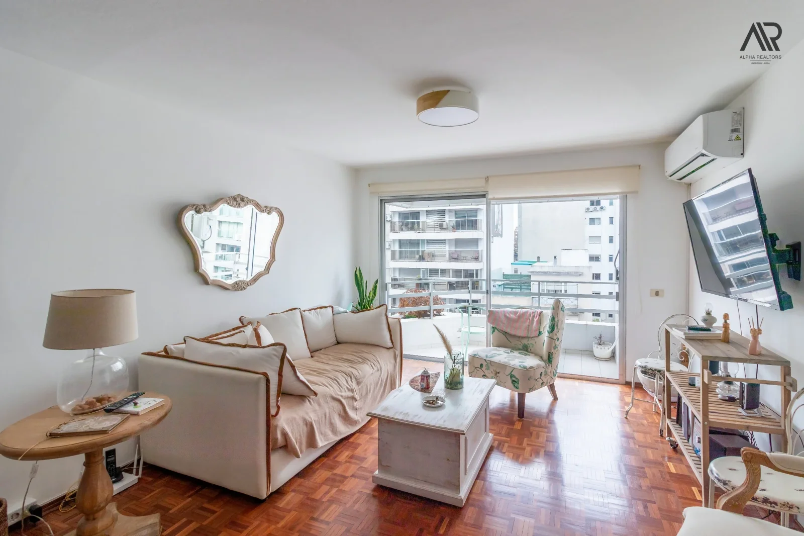 Apartamento en venta c/ cochera en Punta Carretas - Imagen 1