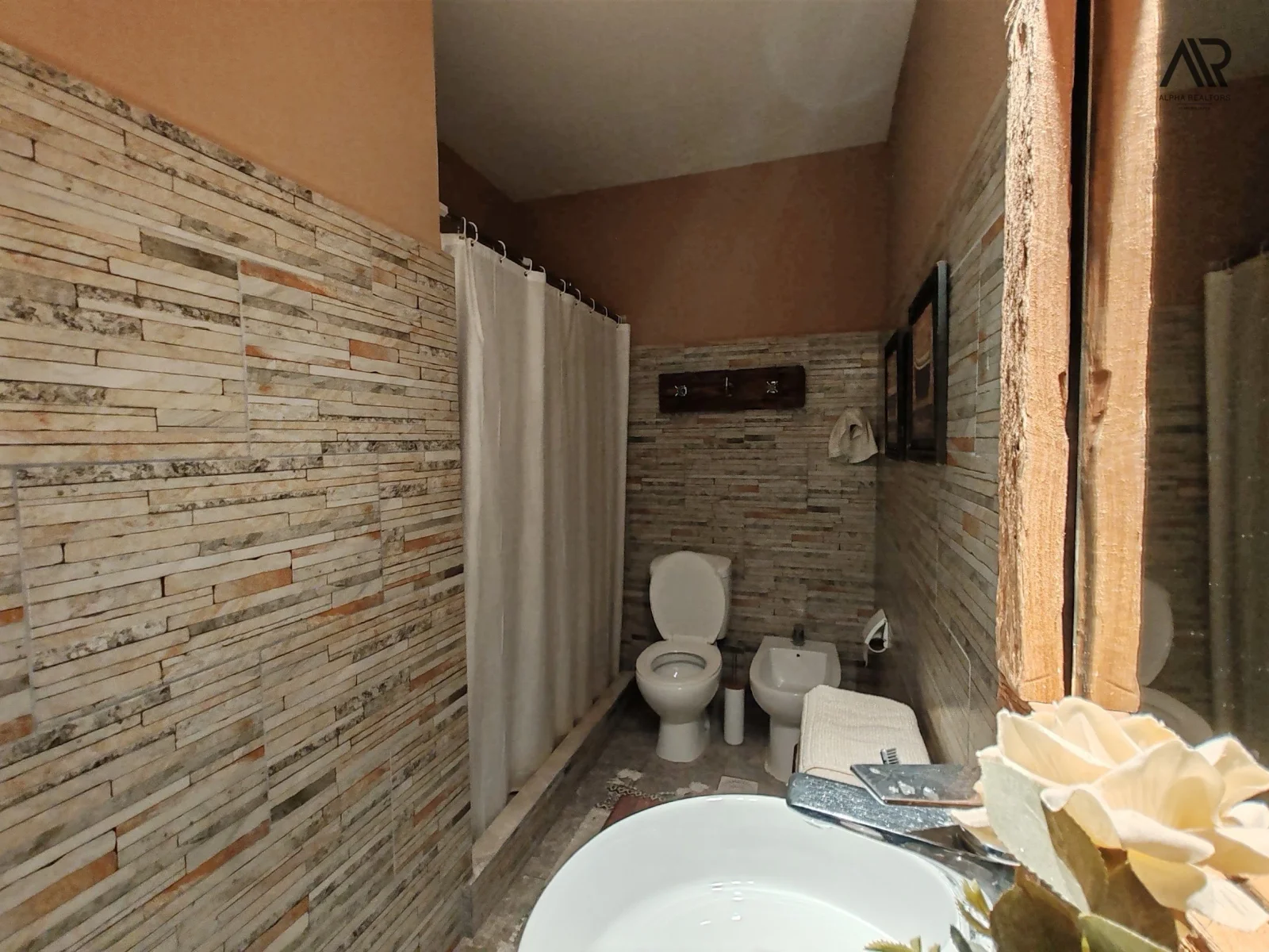 Acogedor apartamento de 3 dormitorios, 2 baños y 1 cochera en Punta del Este - Imagen 5