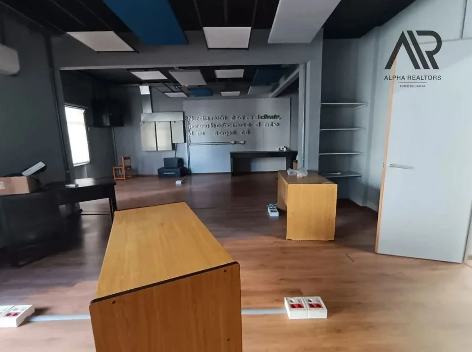 Alquiler de Local Comercial con Oficinas sobre Bulevar Artigas Acceso Vehicular - Imagen 3
