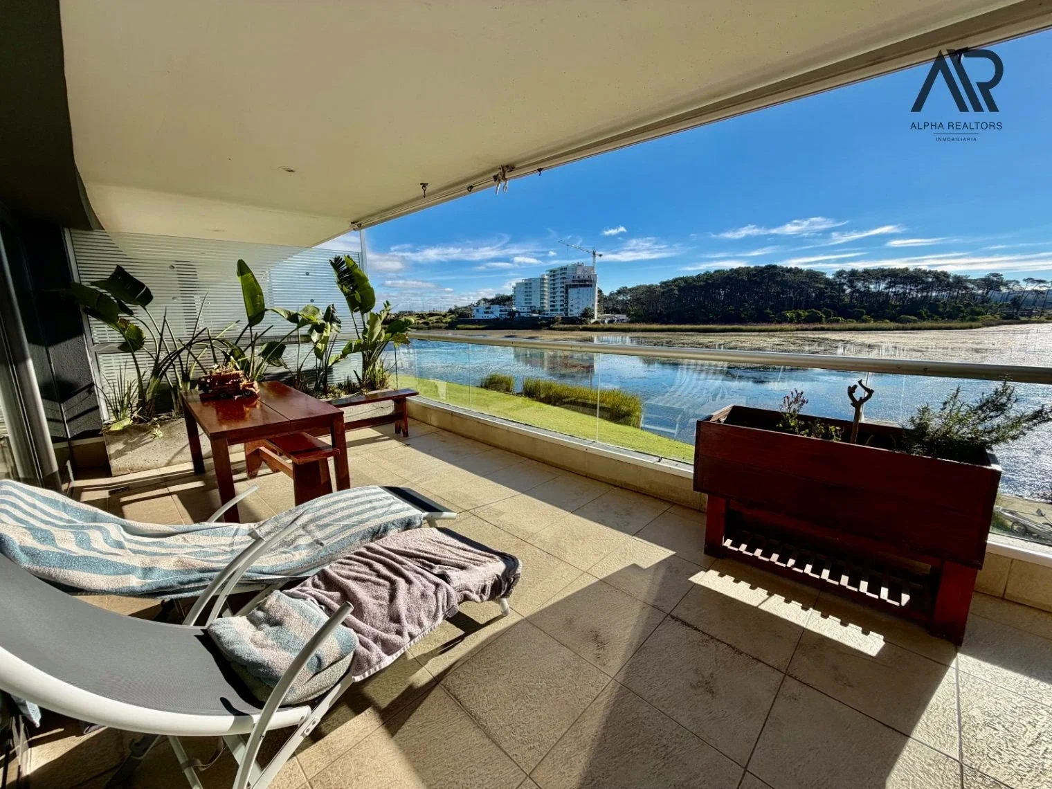 Apartamento en venta c/ cochera en Playa Mansa - Imagen 4