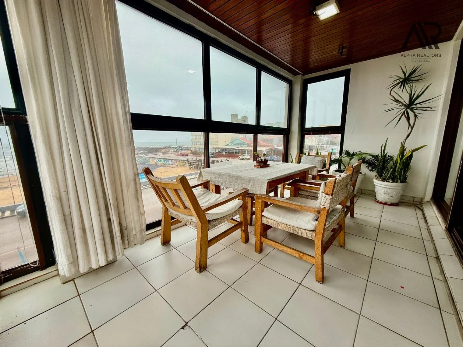 Venta apartamento 3 dormitorios. Primera Linea, Playa Brava. - Imagen 3