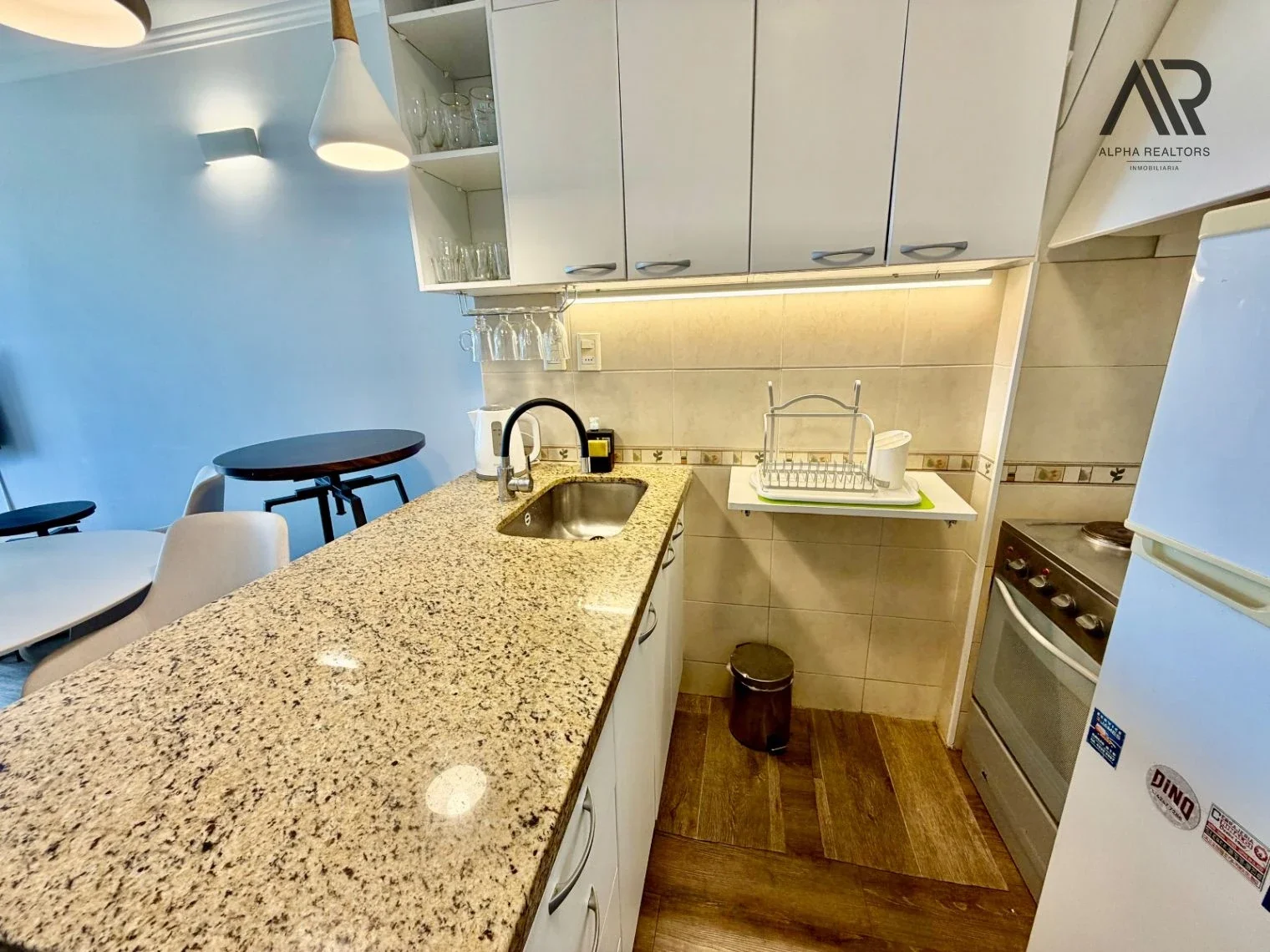 Apartamento en venta c/ cochera en Cantegril - Imagen 3