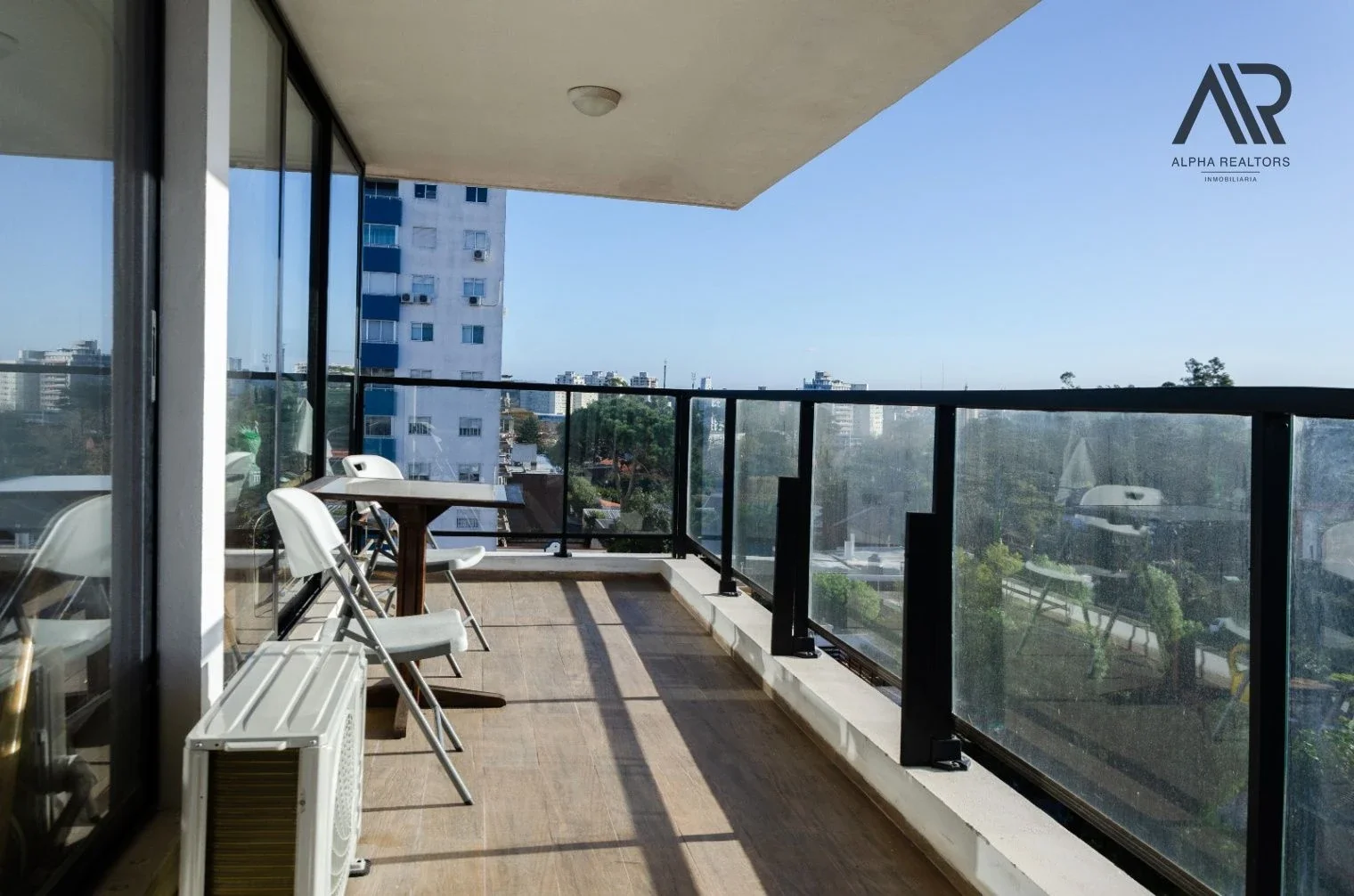 Apartamento en venta c/ cochera en Nuevo Cantegril - Imagen 4