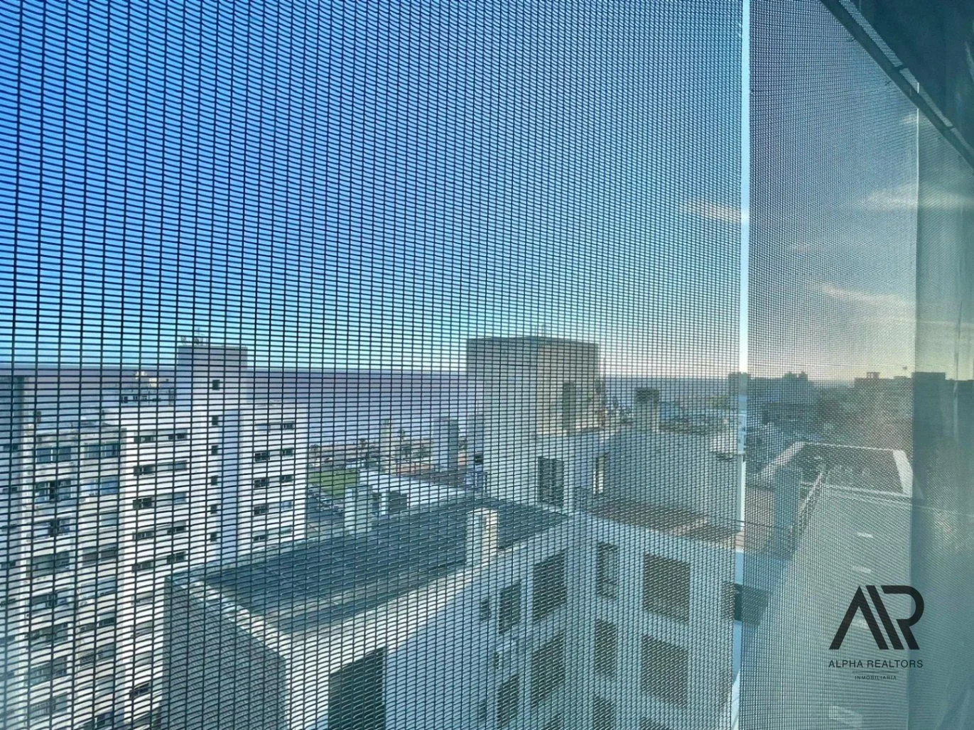 Venta oficina Ciudad Vieja con 2 cocheras - Imagen 2