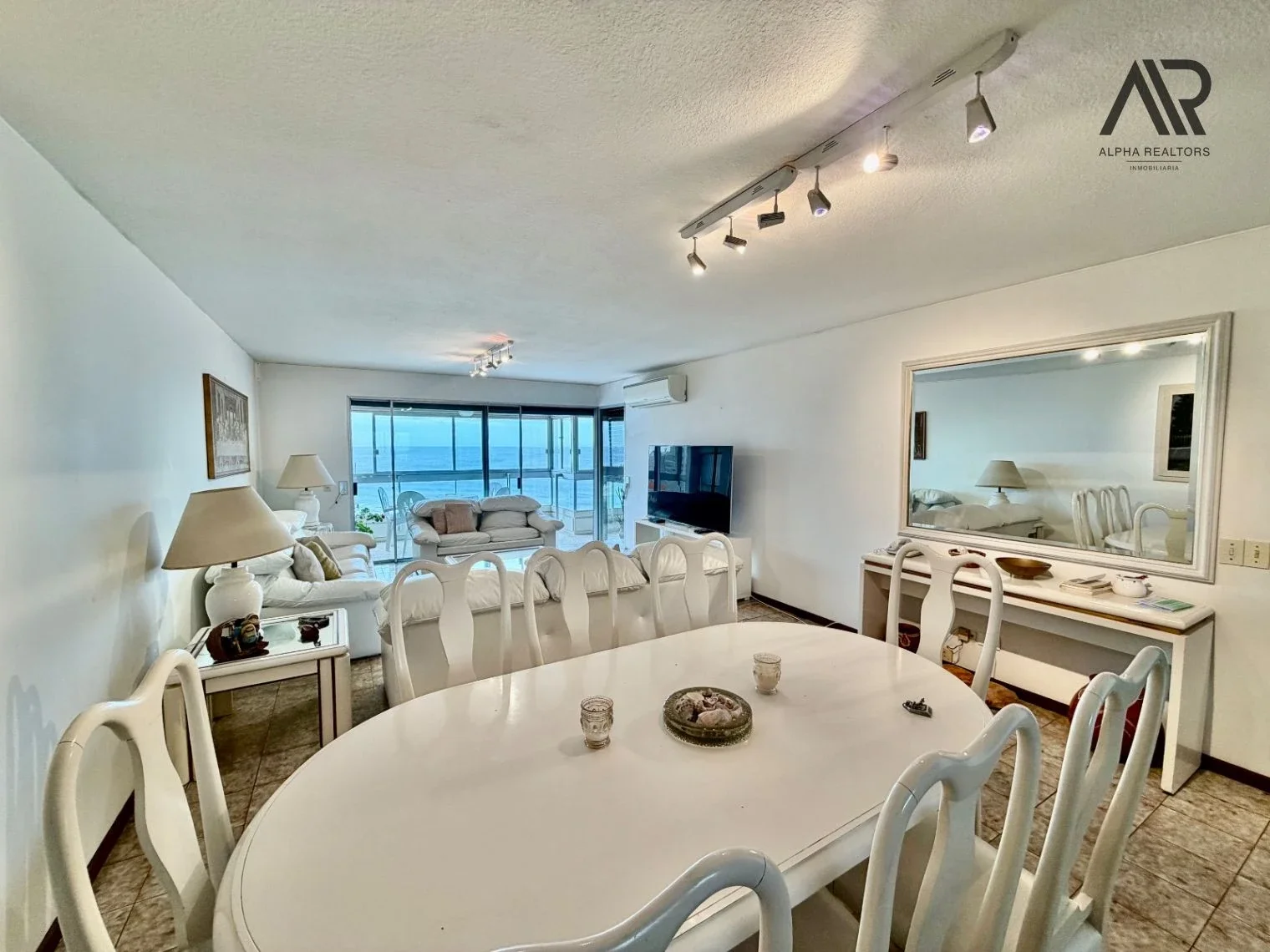 Apartamento en venta c/ cochera en Playa Mansa - Imagen 1