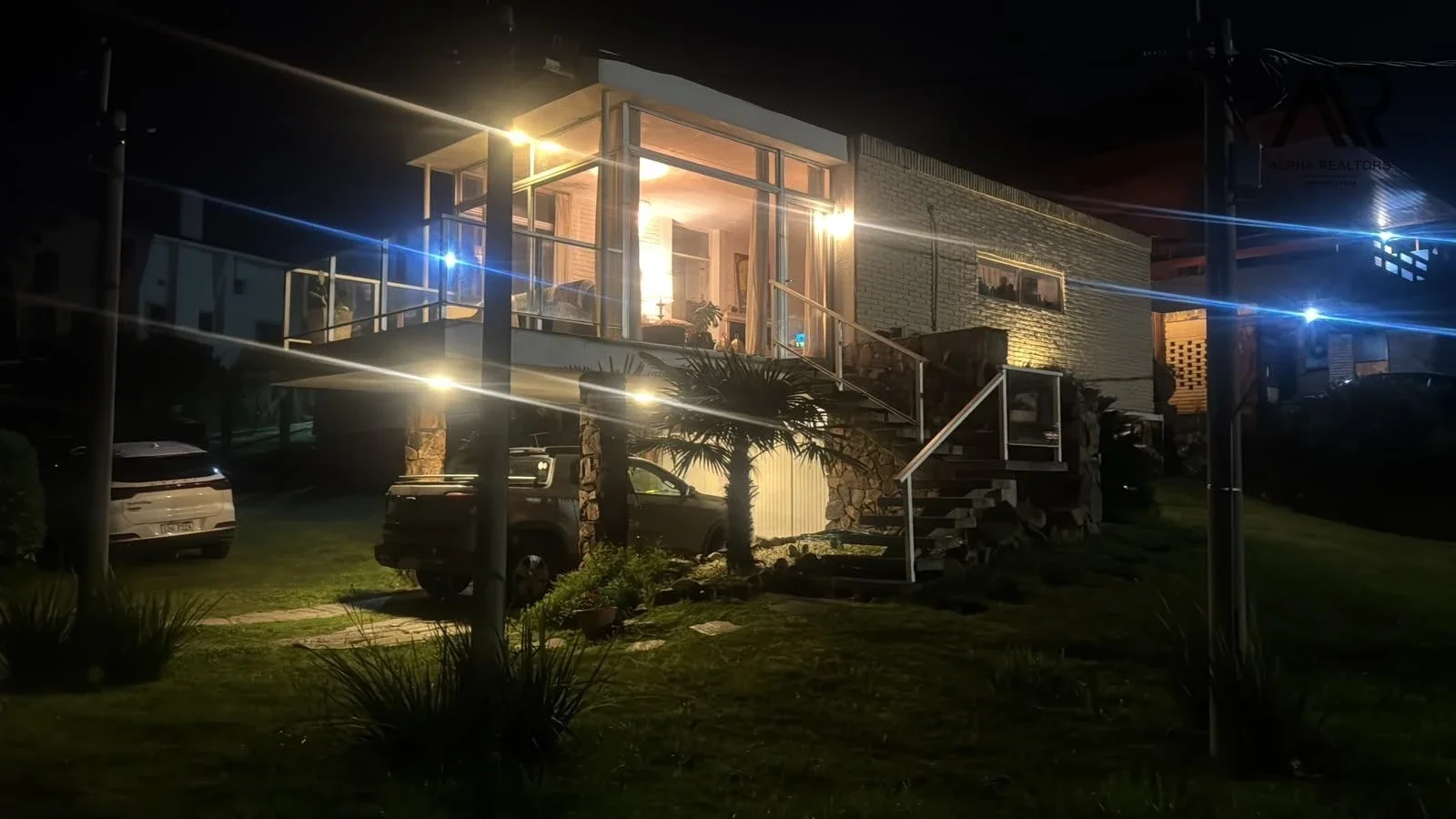 Casa 4 dormitorios en alquiler temporada c/ cochera en Playa Mansa - Imagen 2