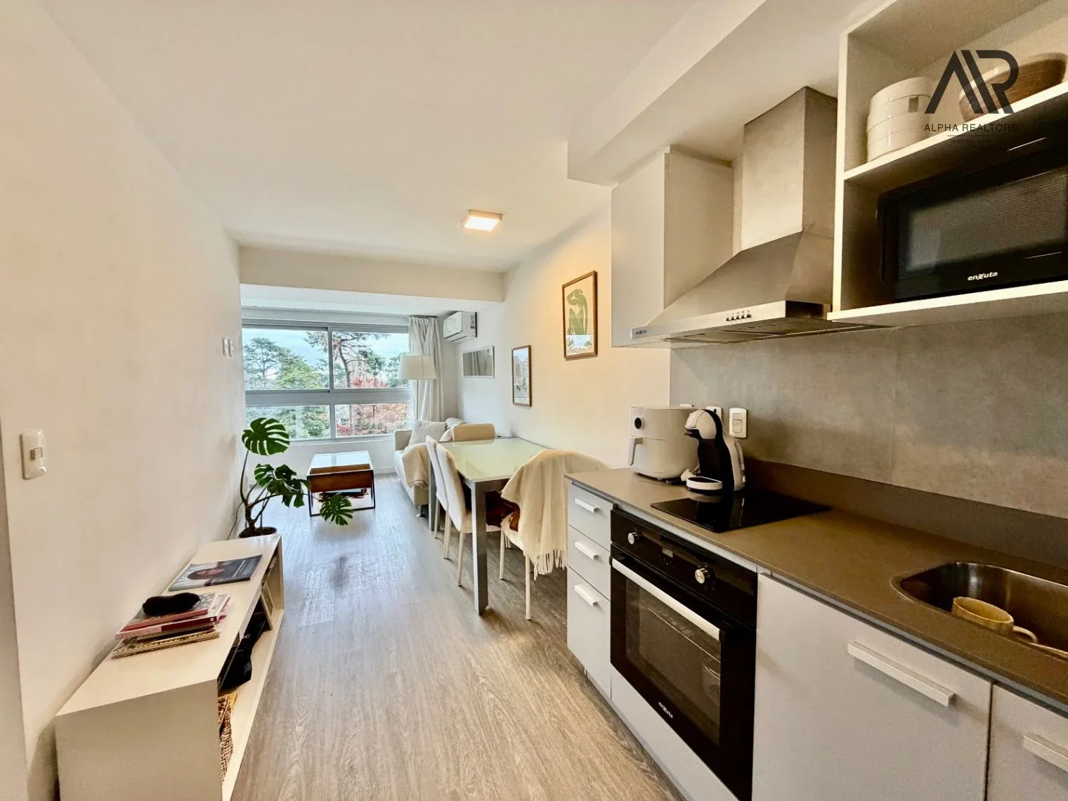 Apartamento en venta c/ cochera en Cantegril - Imagen 1