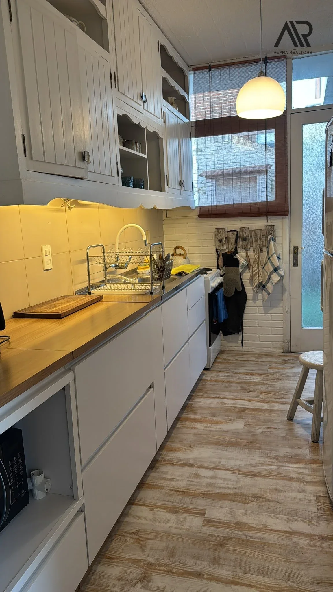 Casa 4 dormitorios en alquiler temporada c/ cochera en Playa Mansa - Imagen 4