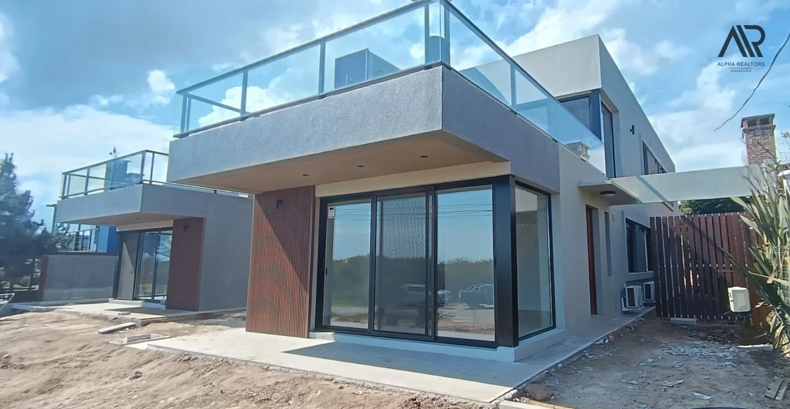 Casa en venta c/ cochera en Punta Colorada - Imagen 2