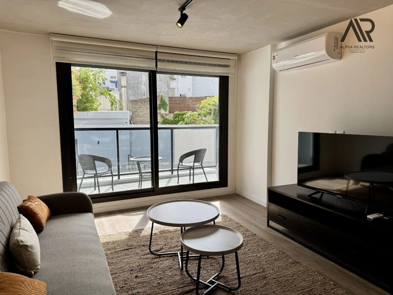 MODERNO y AMPLIO apartamento de 2 dormitorios con terraza en Pocitos - Imagen 3