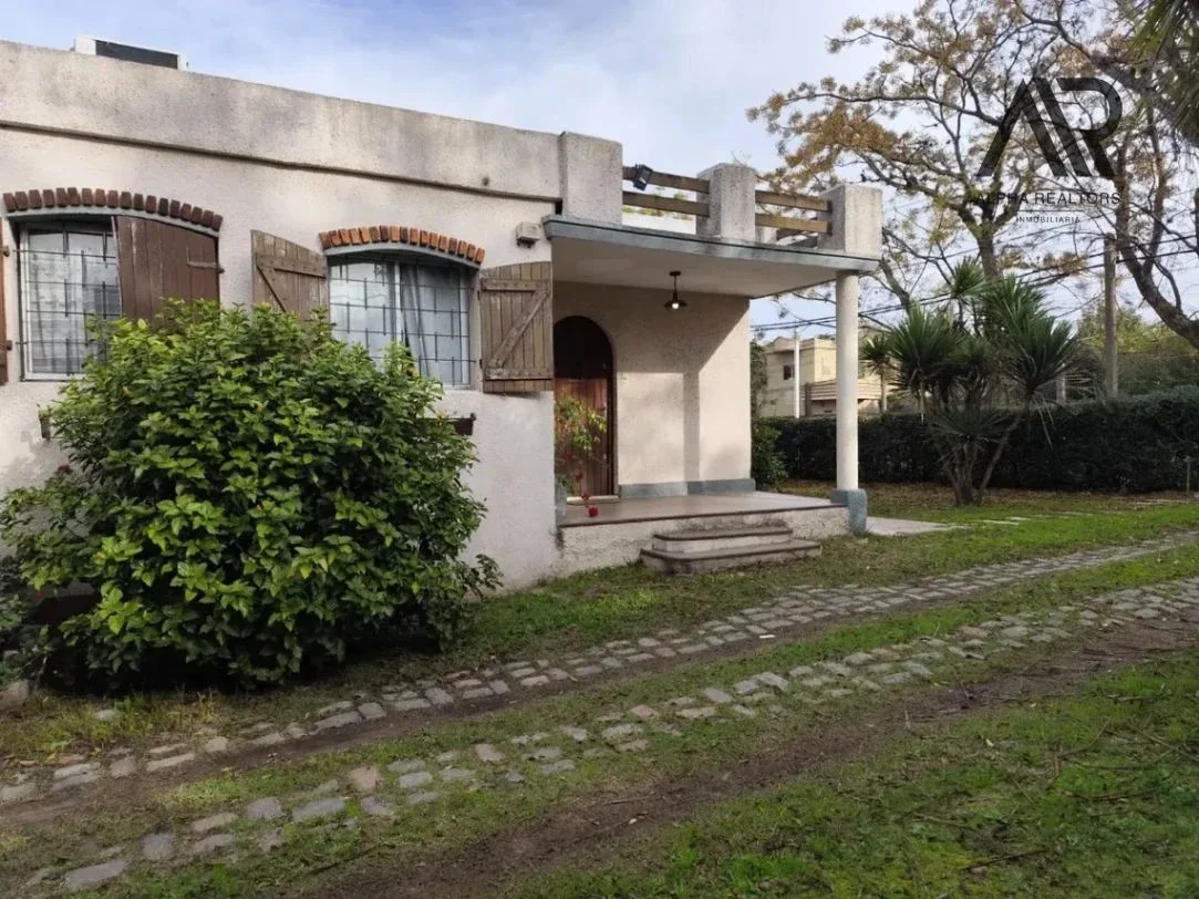 Casa en venta c/ cochera en Lezica - Imagen 1