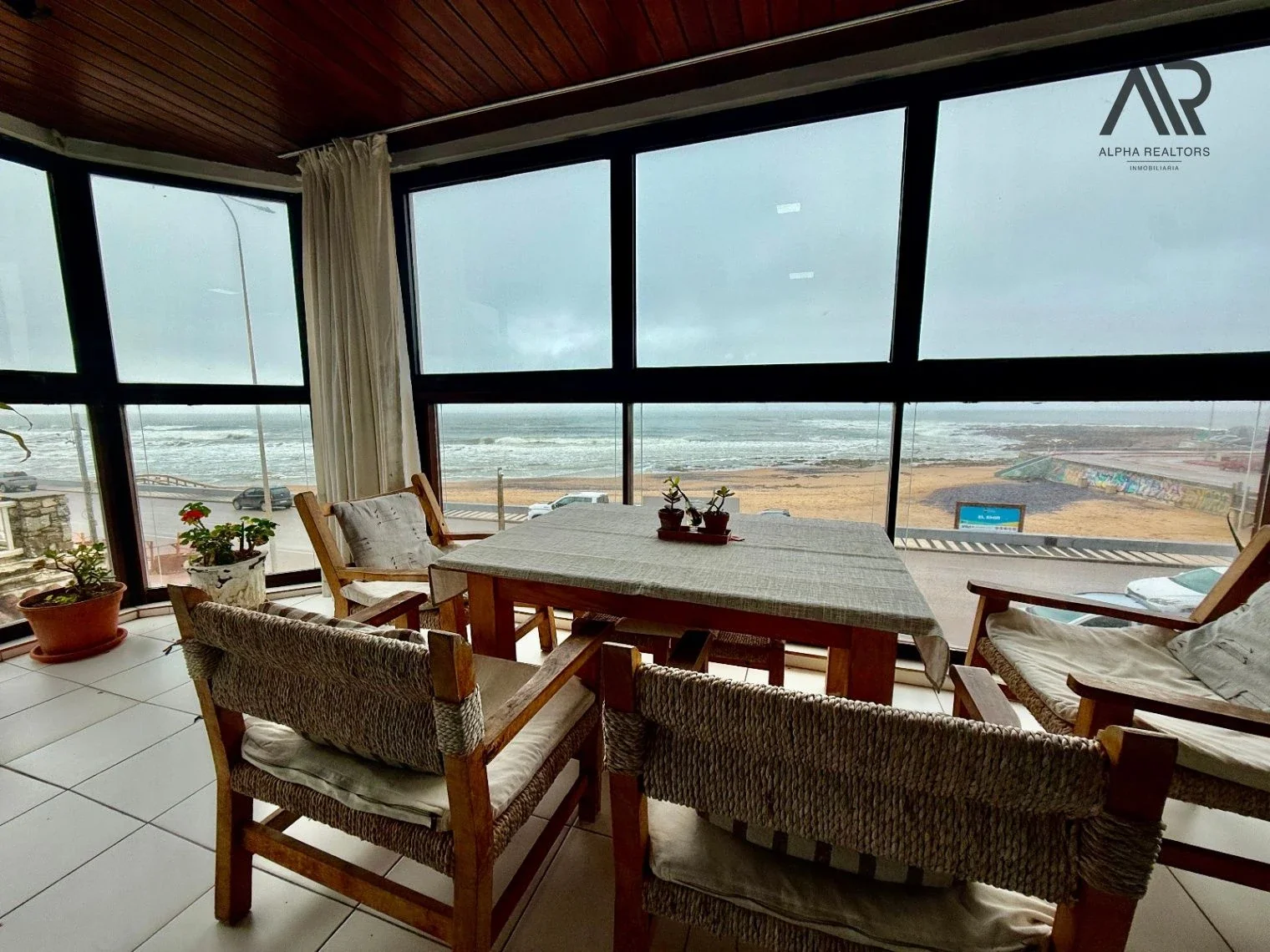 Venta apartamento 3 dormitorios. Primera Linea, Playa Brava. - Imagen 2