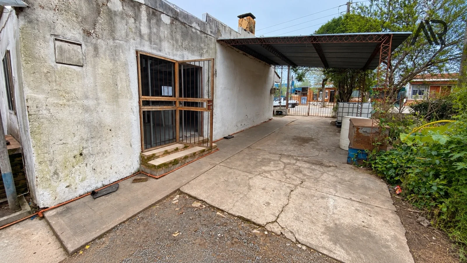 Casa en venta c/ cochera en Young - Imagen 2