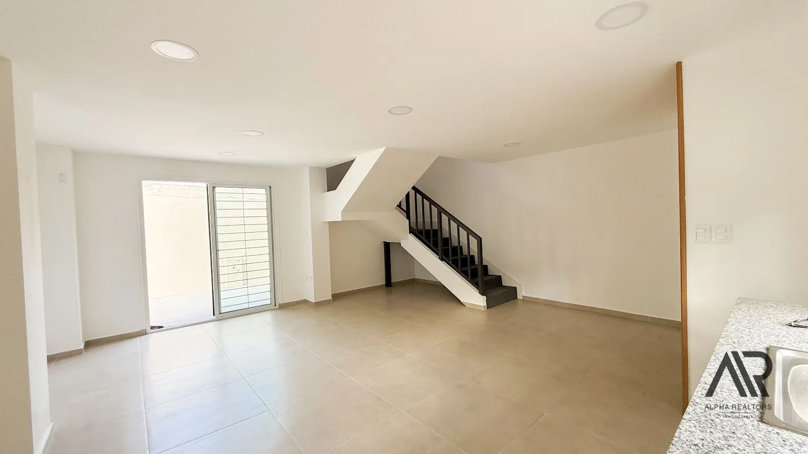 ALQUILER APARTAMENTO DOS DORMITORIOS COCHERA DUPLEX JARDIN FONDO MALVIN NORTE - Imagen 3