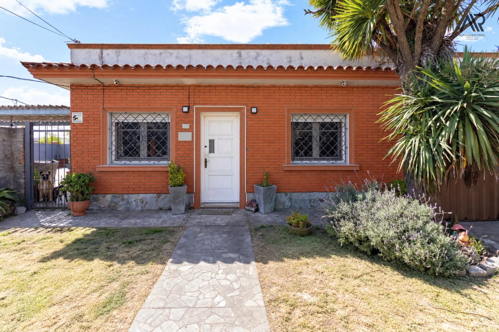 Casa en venta de 3 dormitorios c/ cochera en Ituzaingó - Imagen 2