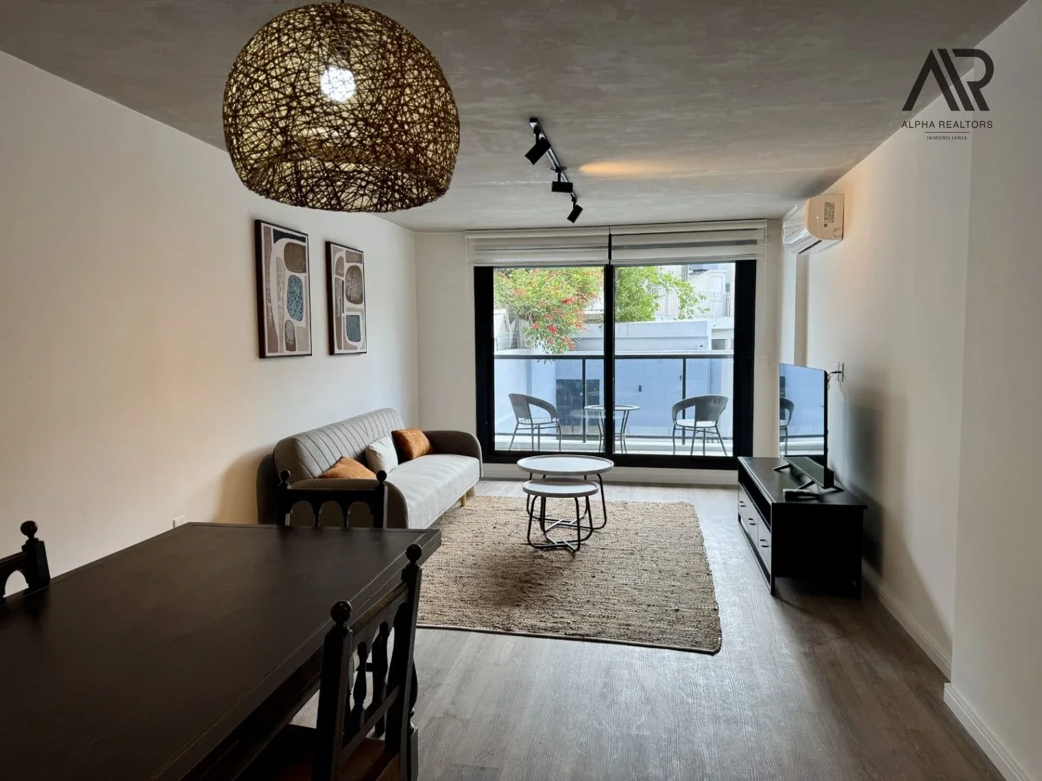 MODERNO y AMPLIO apartamento de 2 dormitorios con terraza en Pocitos - Imagen 2