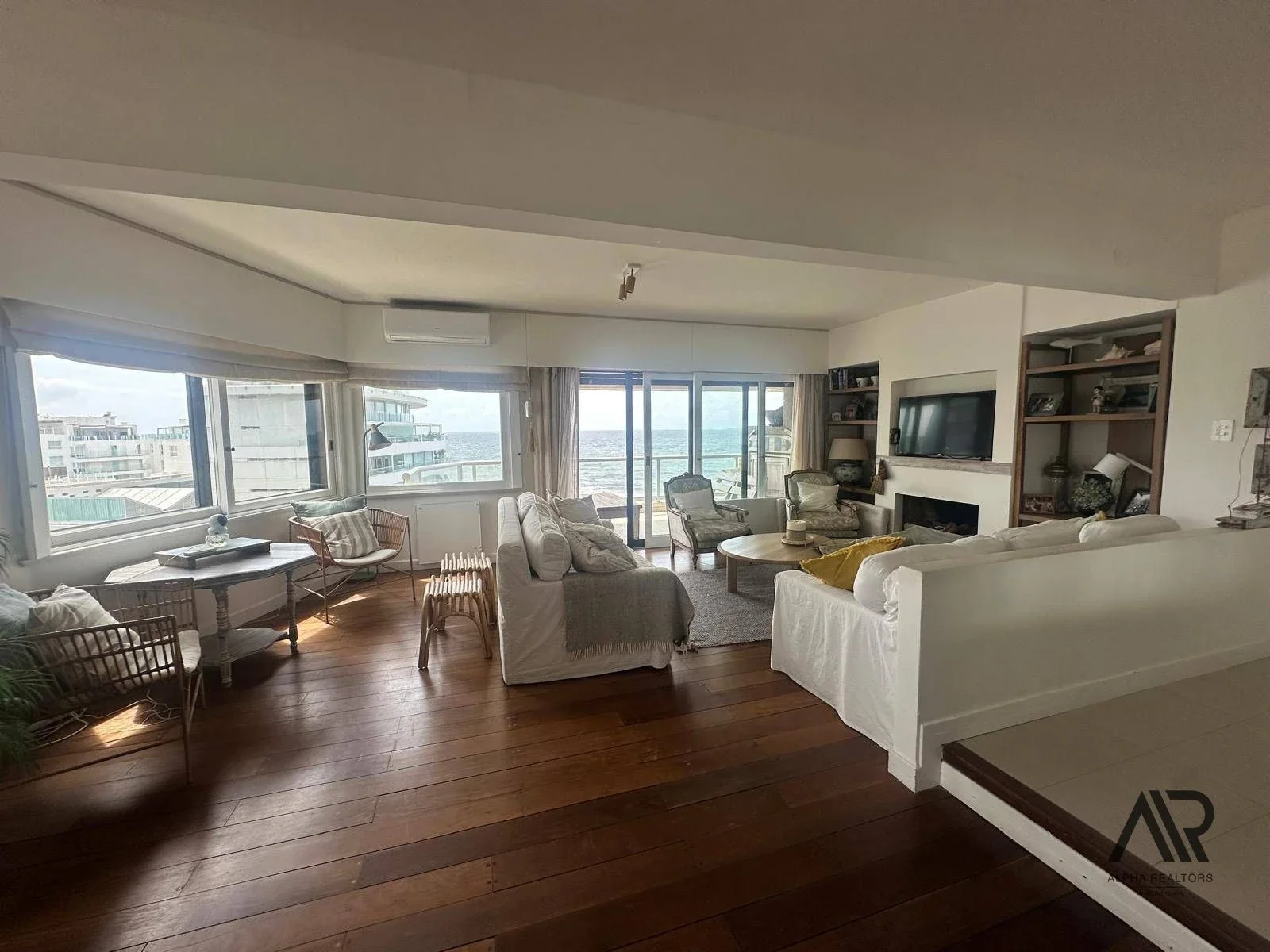 Apto en venta 4 dormitorios c/ cochera en Península - Imagen 1