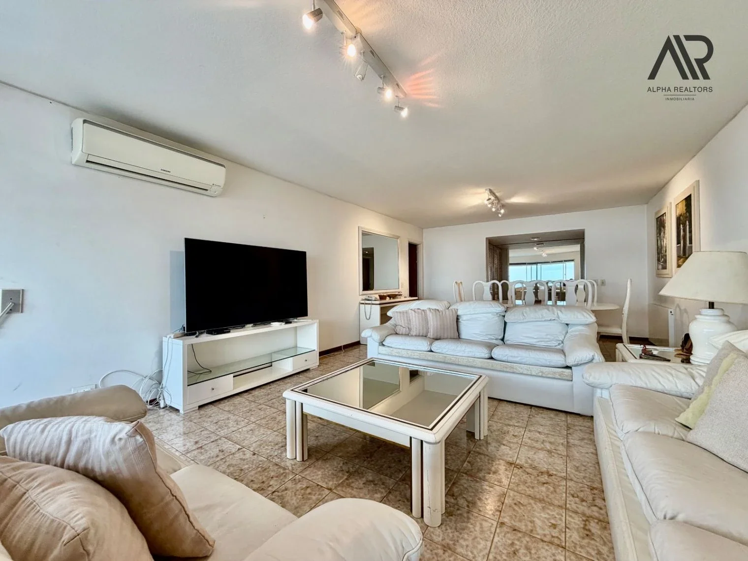 Apartamento en venta c/ cochera en Playa Mansa - Imagen 4