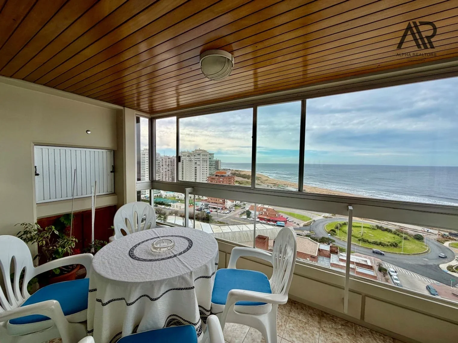 Apartamento en venta c/ cochera en Playa Mansa - Imagen 5