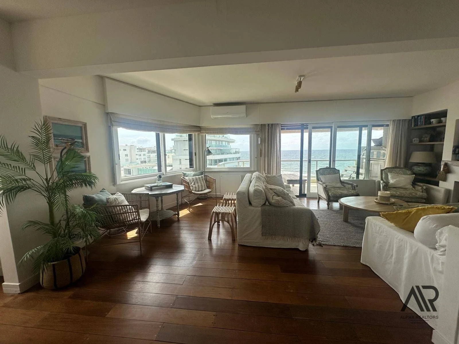Apto en venta 4 dormitorios c/ cochera en Península - Imagen 2