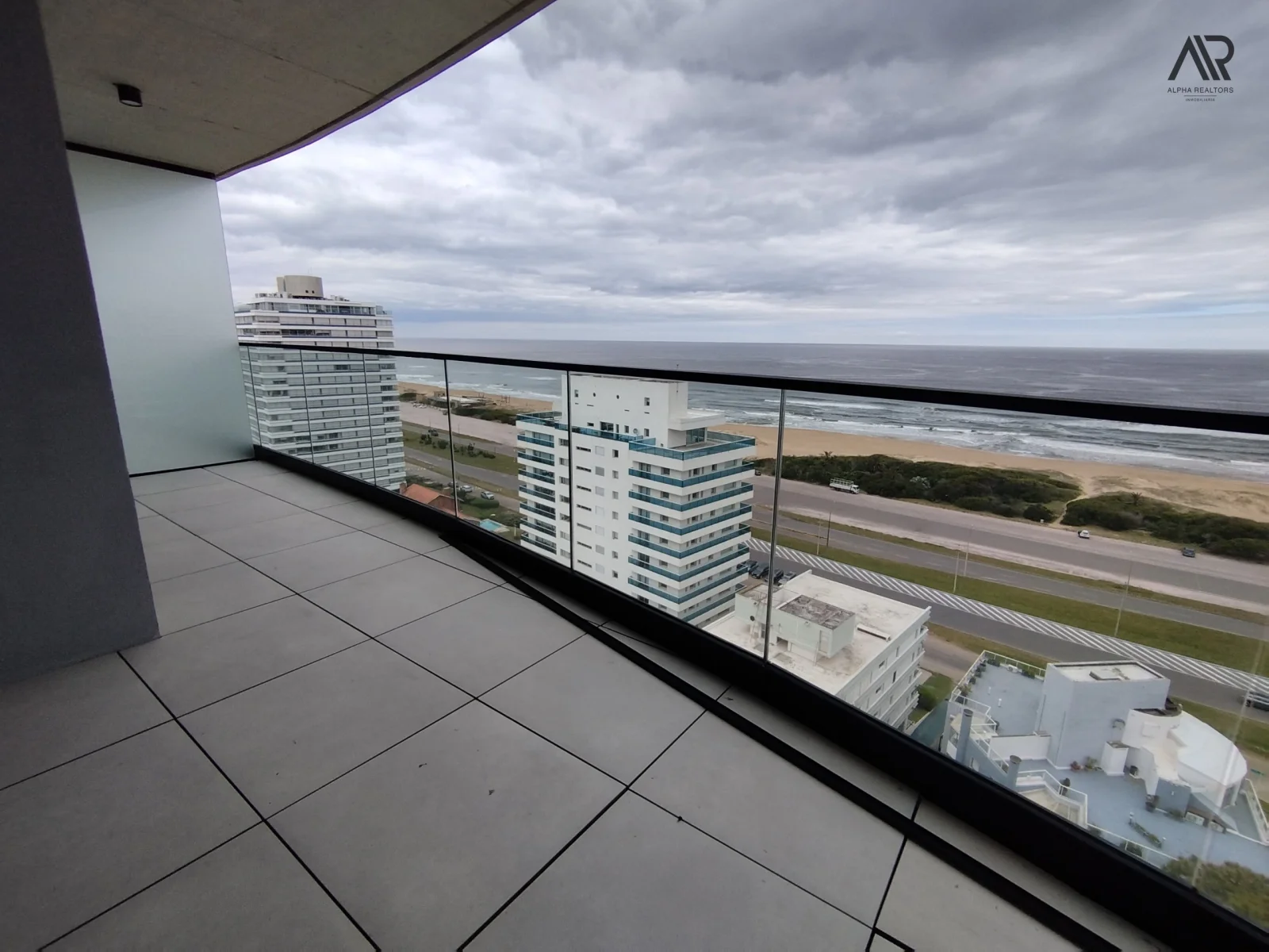 Apartamento en alquiler temporario 2 dor en suite c/parrillero en Playa Brava - Imagen 1