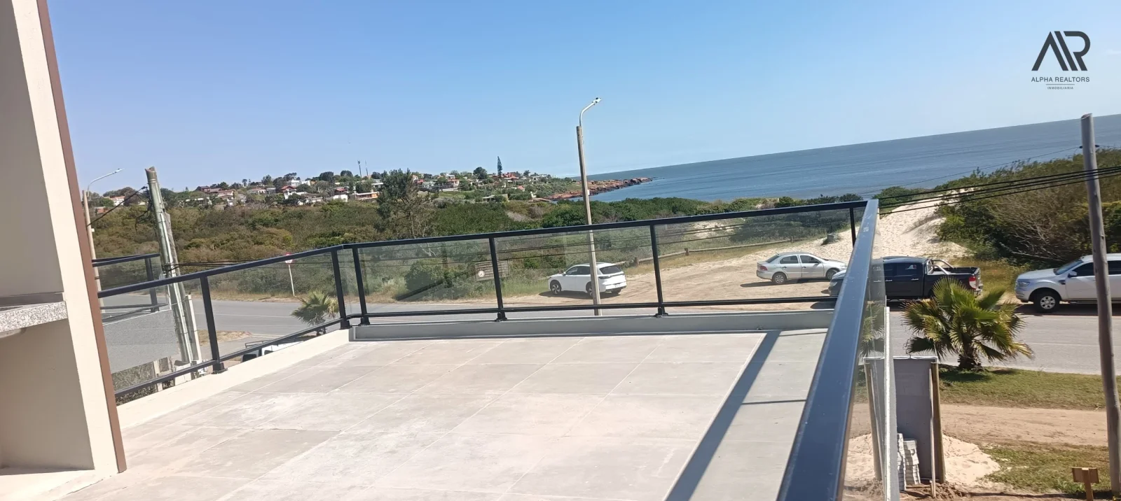 Casa en venta c/ cochera en Punta Colorada - Imagen 1