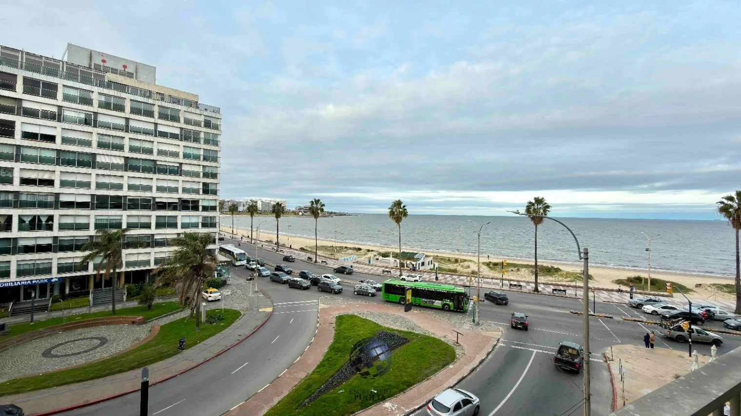 Apartamento en venta c/ cochera en Pocitos - Imagen 1