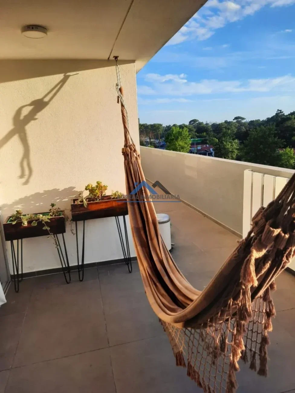 Venta Apartamento 2 dormitorios con cochera y balcón en Punta del Este - Imagen 2