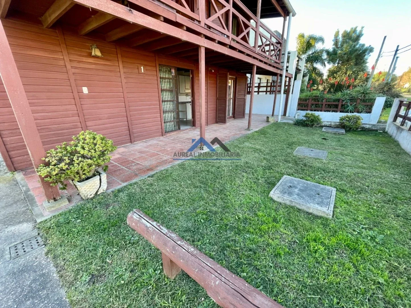 Casa en alquiler c/ cochera en Playa Hermosa - Imagen 1