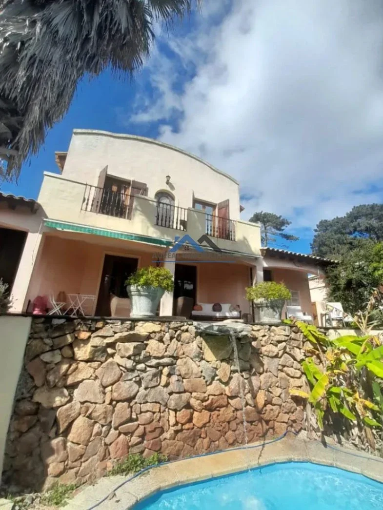 Venta Casa 5 dormitorios y 3 baños con piscina en Jardines de Cordoba - Maldonado - Imagen 2