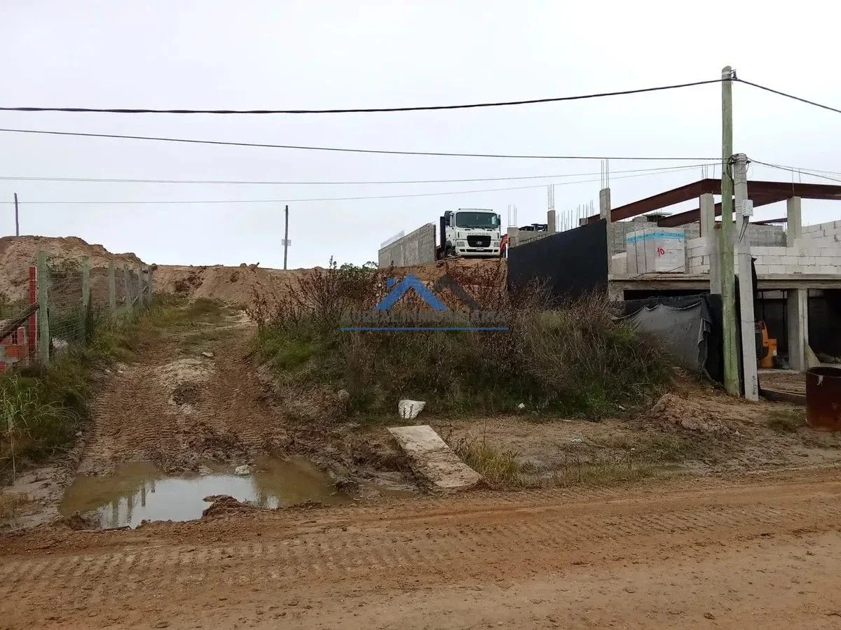 Venta Terreno de 370m2 con salida a dos calles en Fraccionamiento 4H - Maldonado - Imagen 1