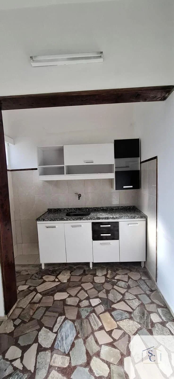 Casa en alquiler de 1 dormitorio c/ cochera en Jardines Hipódromo - Imagen 5