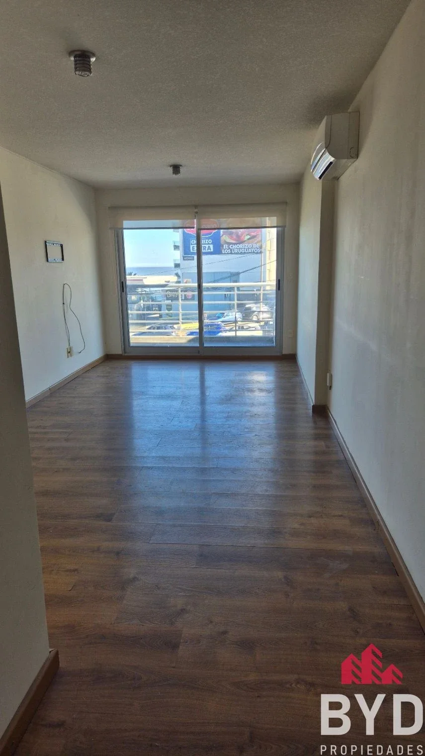Apartamento en alquiler c/ cochera en Malvin - Imagen 2