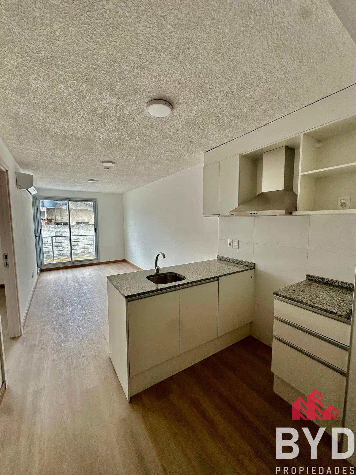 Apartamento en alquiler c/ cochera en Tres Cruces - Imagen 1