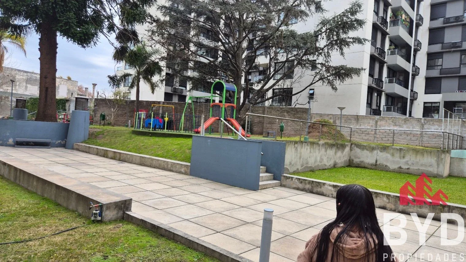 Apartamento en alquiler en Tres Cruces - Imagen 2