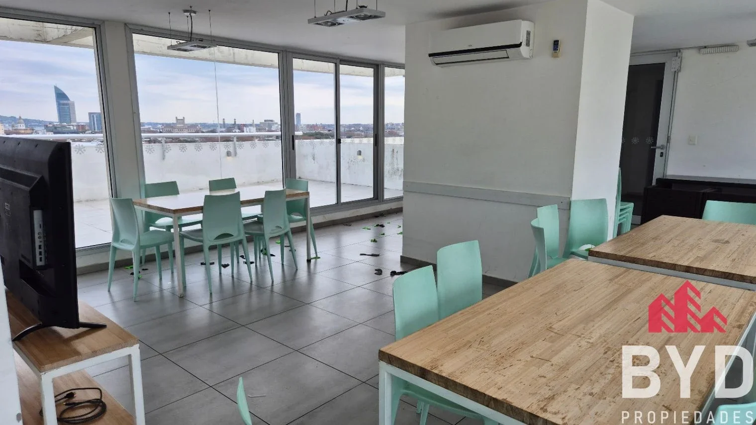 Apartamento en alquiler en Tres Cruces - Imagen 1
