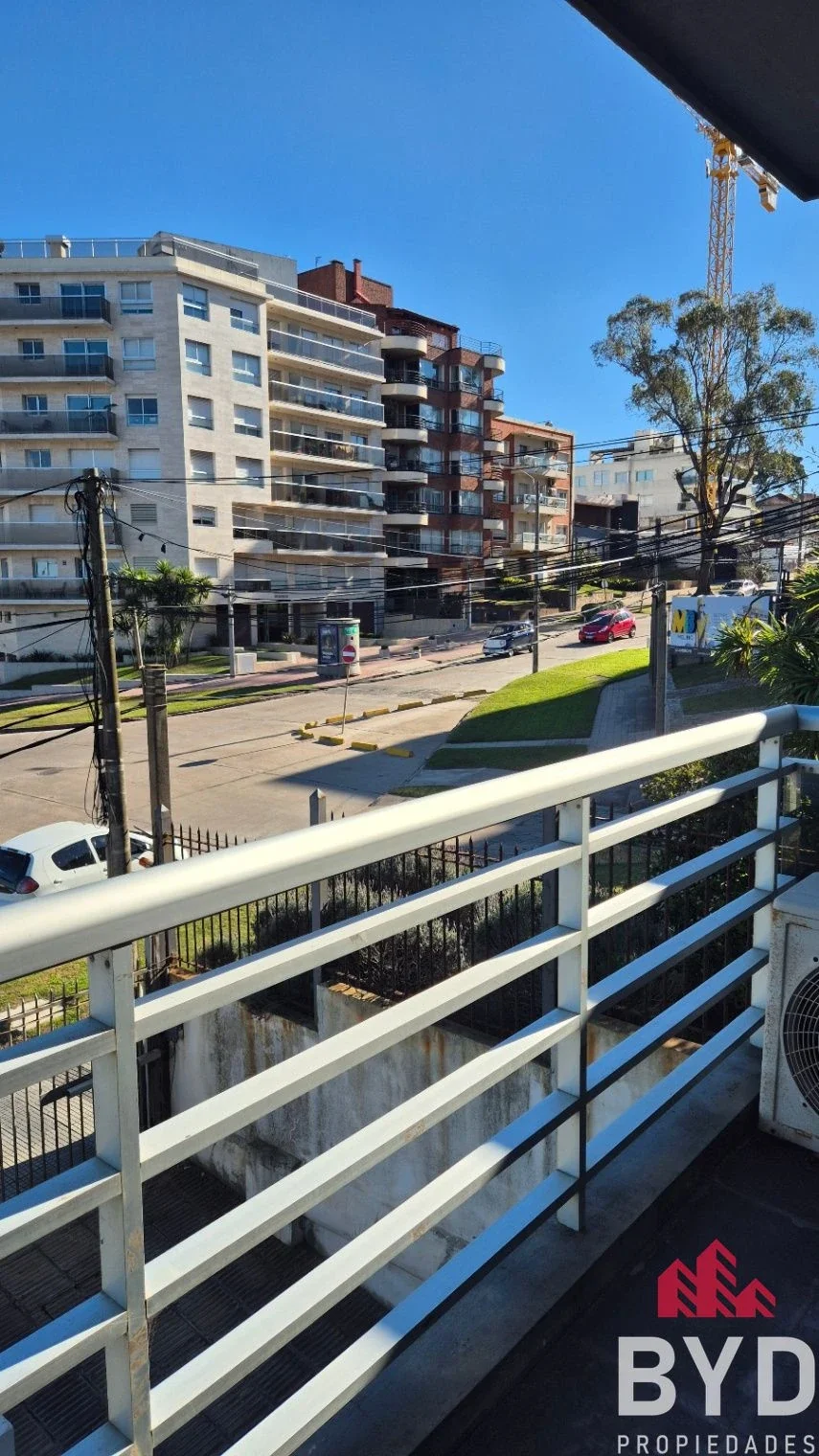 Apartamento en alquiler c/ cochera en Malvin - Imagen 4
