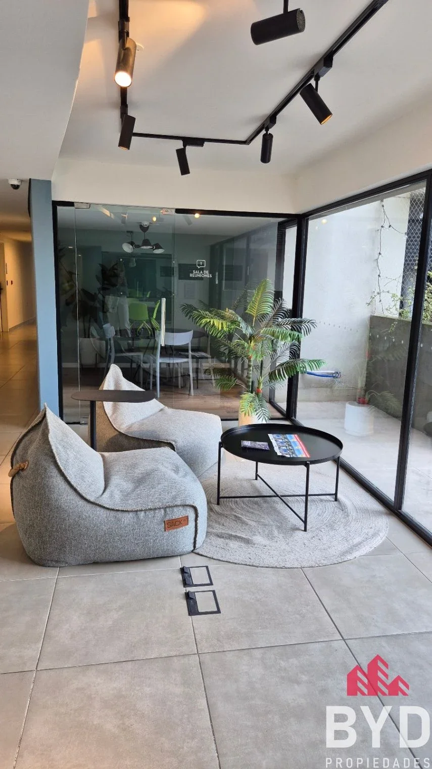 Apartamento en alquiler en Tres Cruces - Imagen 1