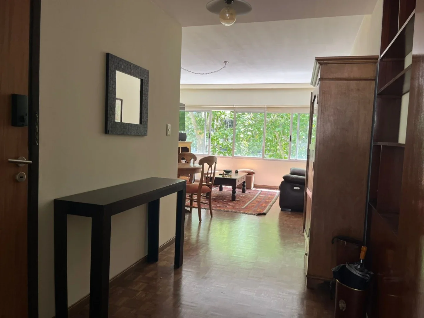 Apartamento con muebles 2 dormitorios, cochera, en Punta Carretas - Imagen 2