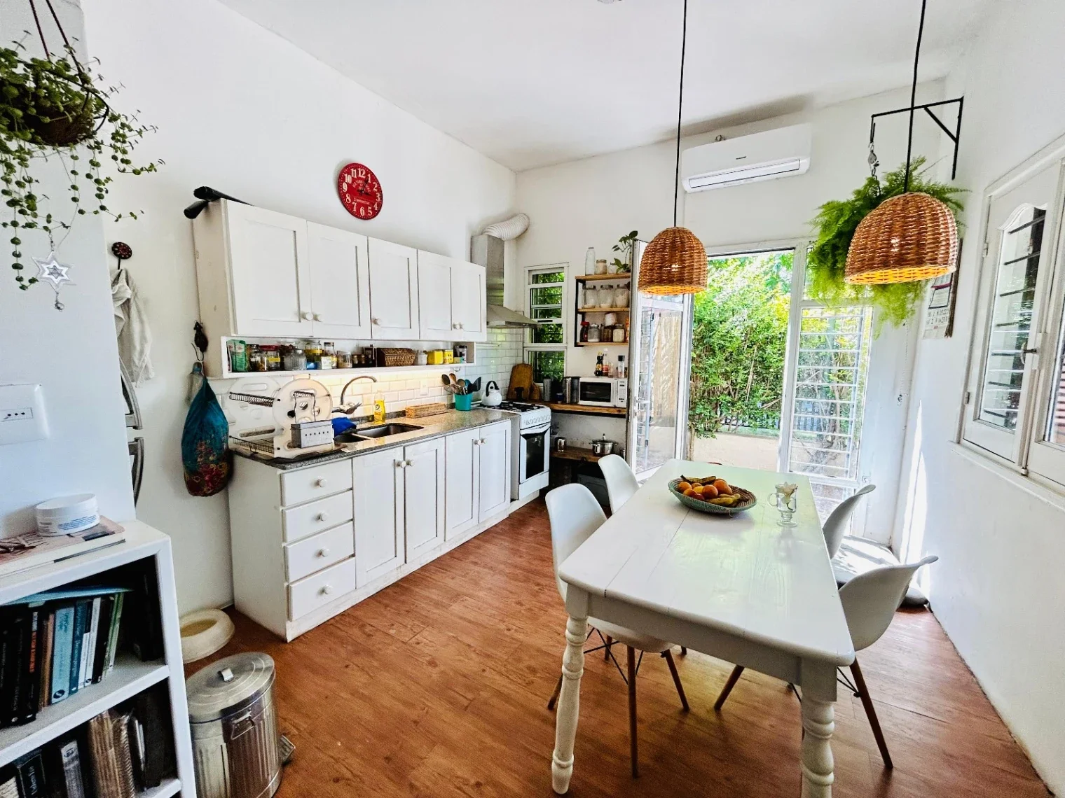 Venta Casa 2 dormitorios 2 baños, jardín cochera, azotea con parrillero Malvin - Imagen 3