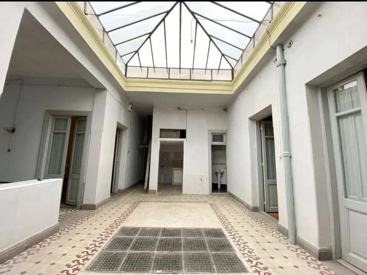 Casa en venta c/renta de 6 dormitorios, 2 baños y azotea transitable Bella Vista - Imagen 1