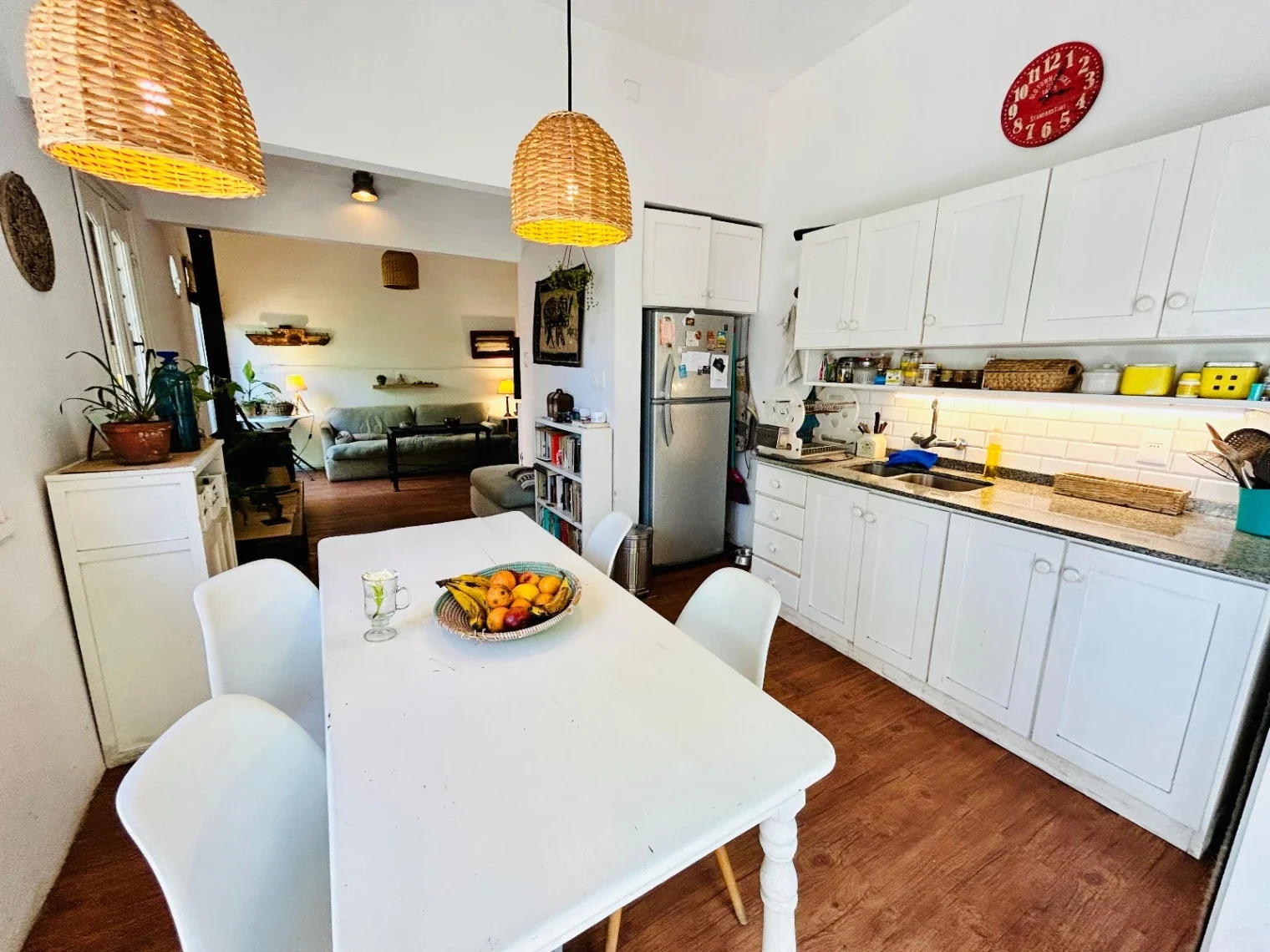 Venta Casa 2 dormitorios 2 baños, jardín cochera, azotea con parrillero Malvin - Imagen 2
