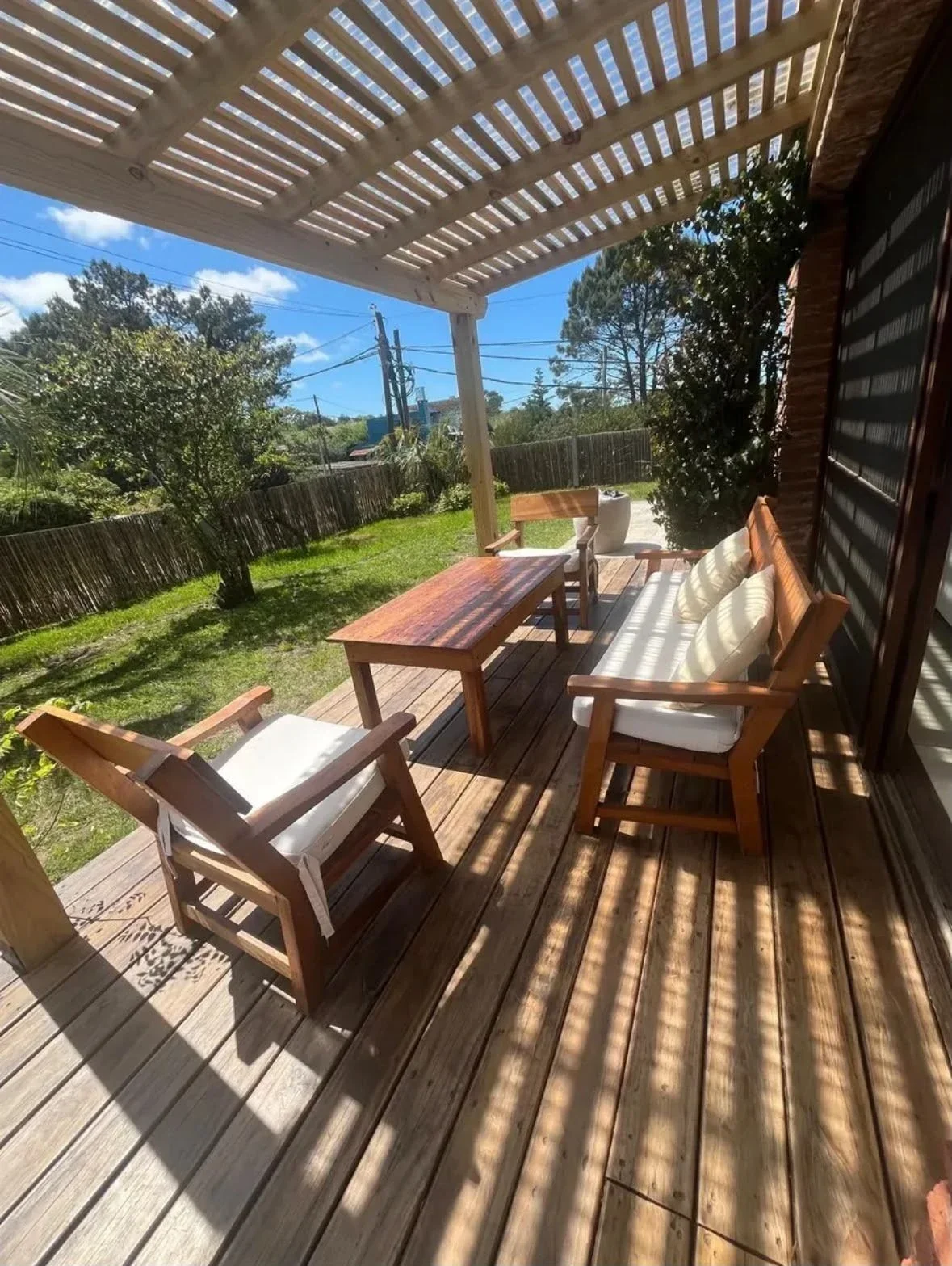Hermosa Casa en alquiler temporal c/ cochera, parrillero, jardin en Manantiales - Imagen 1