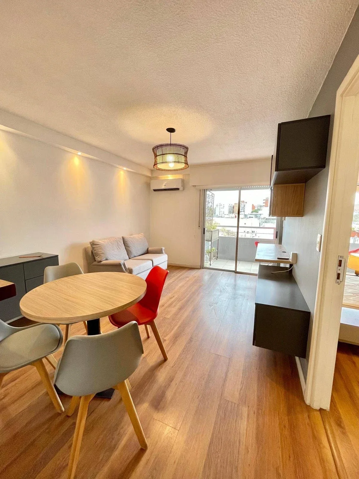 Apartamento en alquiler c/ cochera en Pocitos - Imagen 1