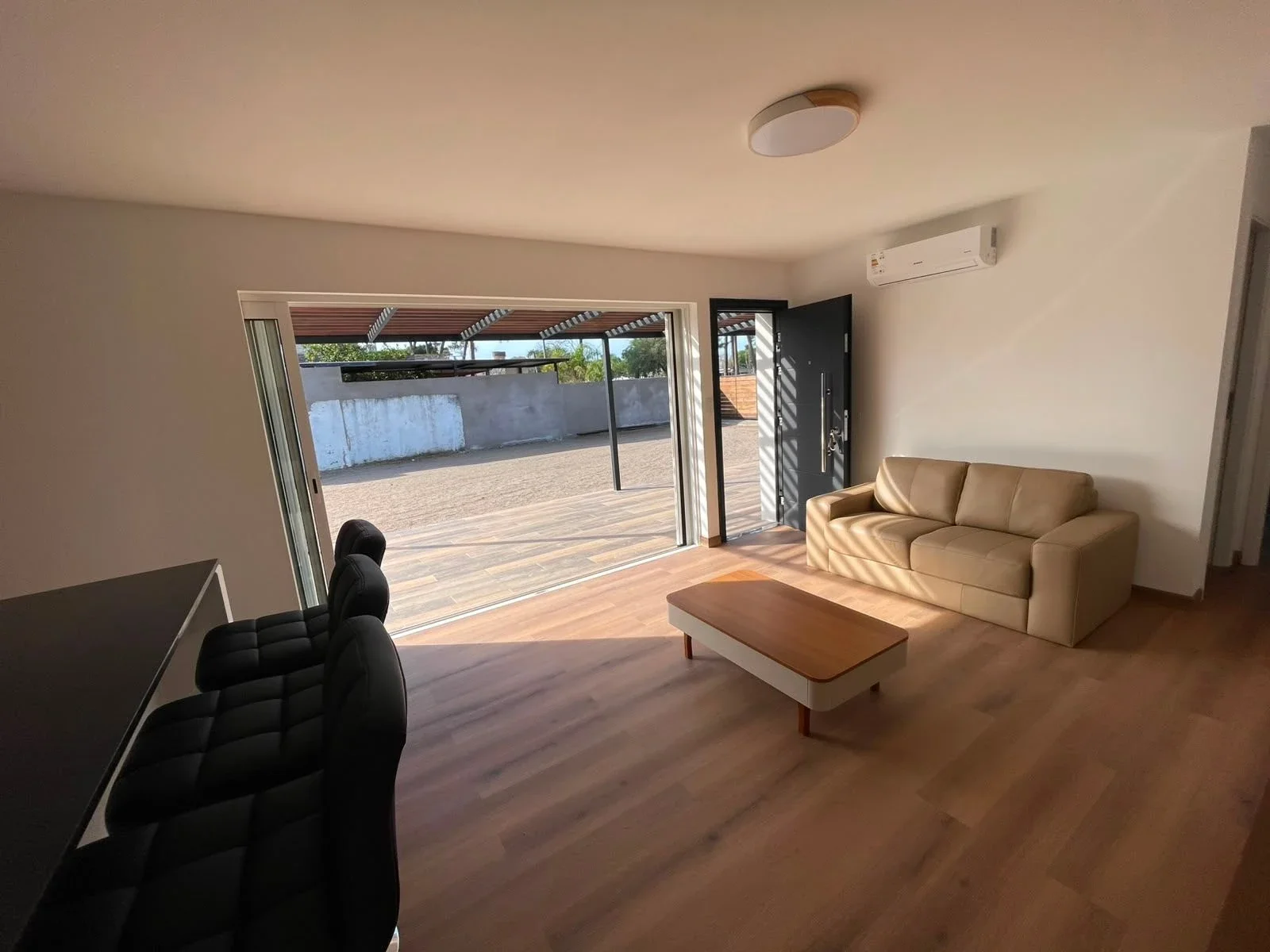 Casa en alquiler c/ cochera en Pinares - Imagen 2